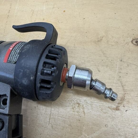 Masterforce 208-5005 Magnesium 18 GA Brad Nailer 5/8"-2-1/8" Used - Picture 10 of 11